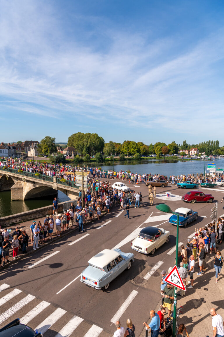 Photo de voitures anciennes lors des bouchons de Joigny